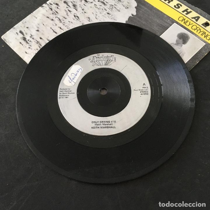 Discos de vinilo: VINILO SINGLE - KEITH MARSHALL - ONLY CRYING - ARRIVAL 1981 - Foto 3