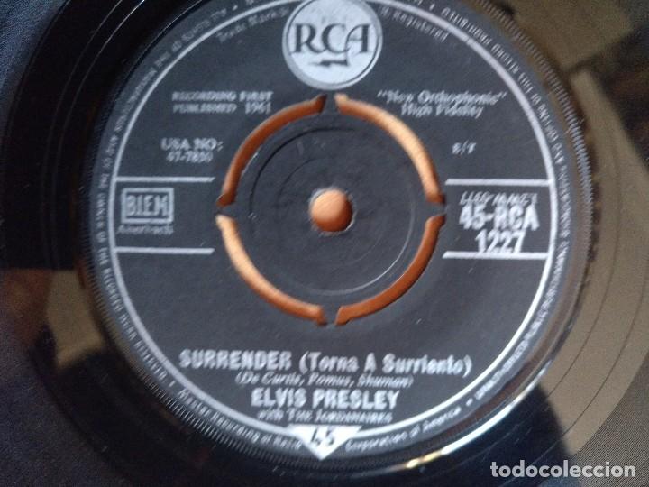 Discos de vinilo: ELVIS PRESLEY SURRENDER SINGLE UK SIN PORTADA - Foto 1