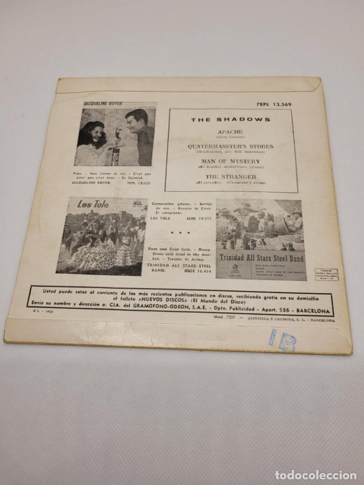 Discos de vinilo: The Shadows - APACHE - Contraportada muy poco ejemplares - Foto 2