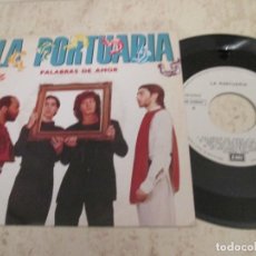 Discos de vinilo: LA PORTUARIA - PALABRAS DE AMOR / VIVIENDO EN LA CIUDAD. SINGLE PROMO 1990. MUY BUEN ESTADO. Lote 320391658