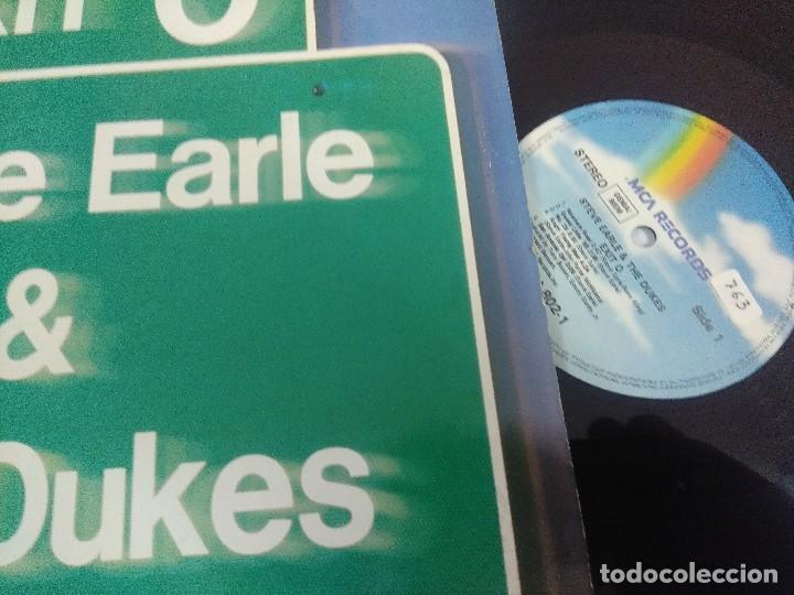 Discos de vinilo: STEVE EARLE & THE DUKES/EXITO/VINILO. - Foto 2