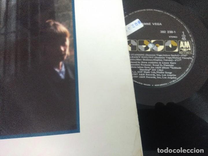 Discos de vinilo: SUZANNE VEGA/SOLITUDE STANDING/VINILO MAXI. - Foto 2