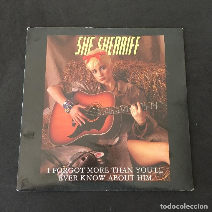 Dischi in vinile: VINILO SINGLE - SHE SHERRIFF - I FORGOT MORE THAN YOU'LL EVER KNOW ABOUT HIM - CB394 CHARISMA 1982