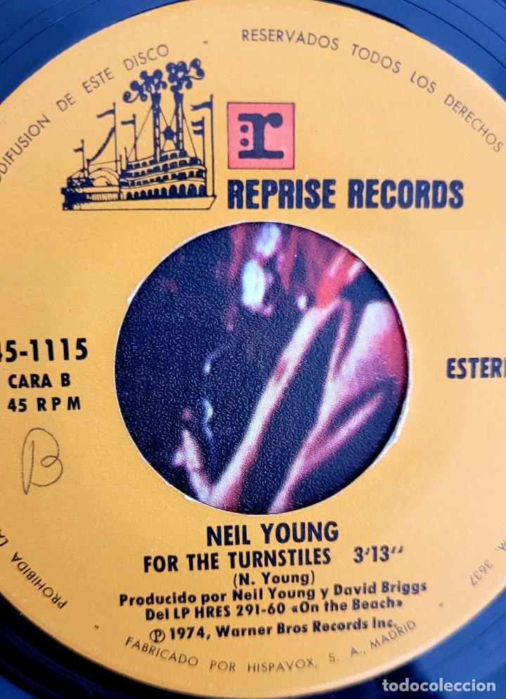Discos de vinilo: NEIL YOUNG. WALK ON FOR THE TURNSTILES - Foto 4