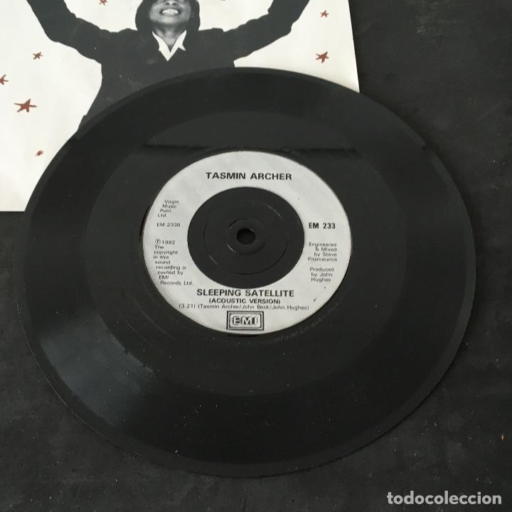 Discos de vinilo: VINILO SINGLE - TASMIN ARCHE - SLEEPING SATELLITE - EM233 EMI 1992 - Foto 3