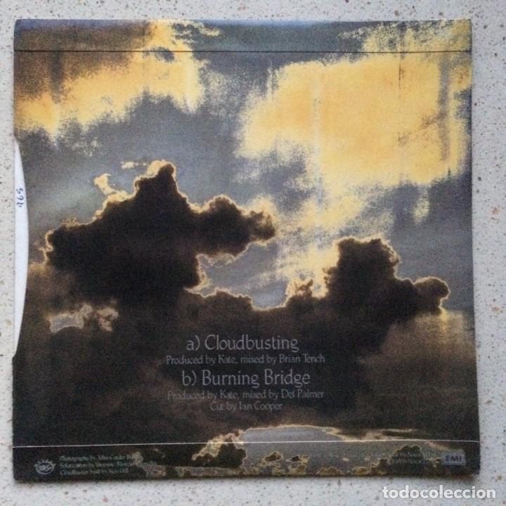 Discos de vinilo: Kate Bush &lrm;&ndash; Cloudbusting / Burning Bridge , UK 1985 EMI - Foto 2