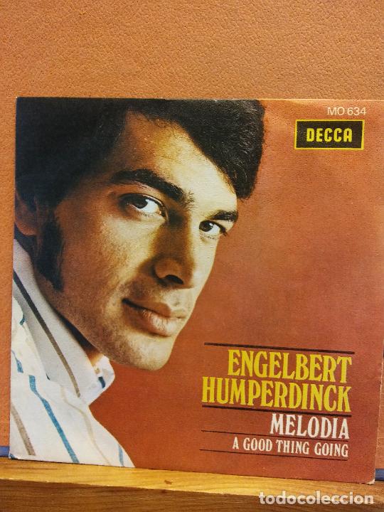 Discos de vinilo: SINGLE. ENGELBERT HUMPERDINCK. MELODIA. A GOOD THING GOING. - Foto 1