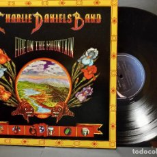 Discos de vinilo: CHARLIE DANIELS BAND FIRE ON THE MOONTAIN LP USA 1974 PDELUXE. Lote 322893463
