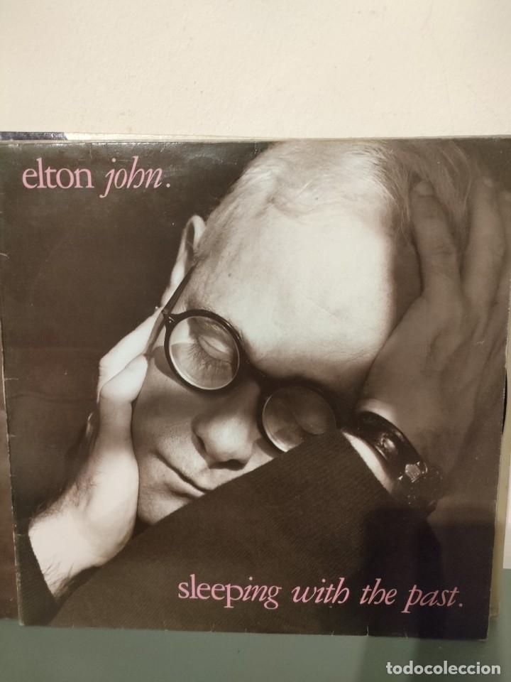Discos de vinilo: ELTON JOHN - SLEEPING WITH THE PAST - Foto 1