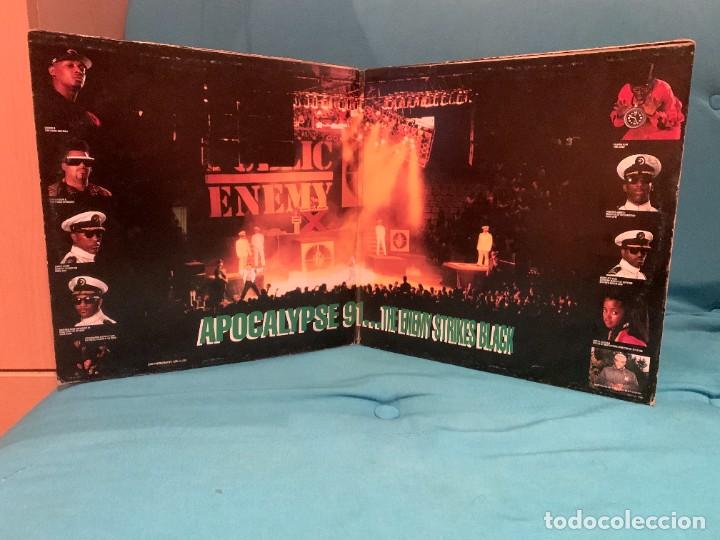 Discos de vinilo: Public Enemy &lrm;&ndash; Apocalypse 91... The Enemy Strikes Black. - Foto 3