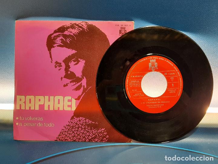 Discos de vinilo: 2 Singles, Raphael + Victor Manuel. BCD - Foto 4