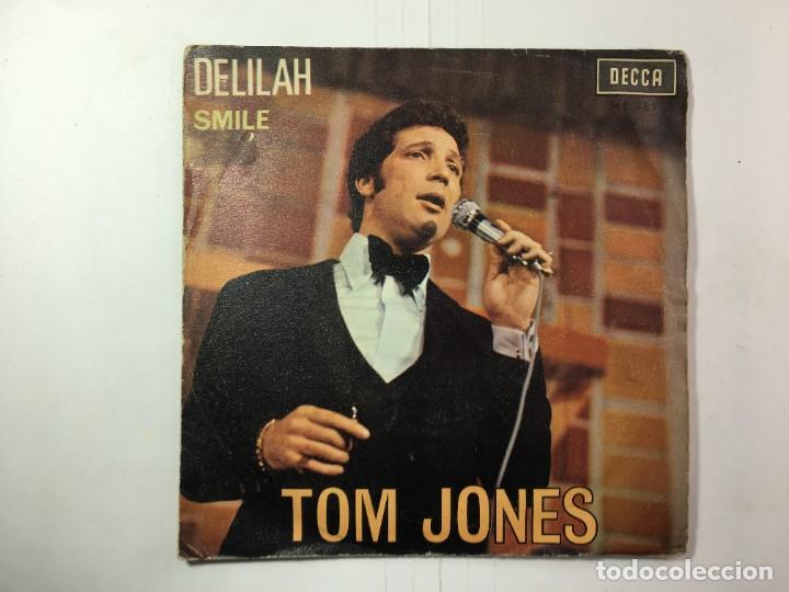 Discos de vinilo: TOM JONES - DELILAH / SMILE - Foto 1