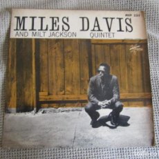 Discos de vinilo: MILES DAVIS AND MILT JACKSON ALL STARS QUINTET - SINGLE 7” 45 RPM EDITADO EN SUECIA 1957. Lote 325664733