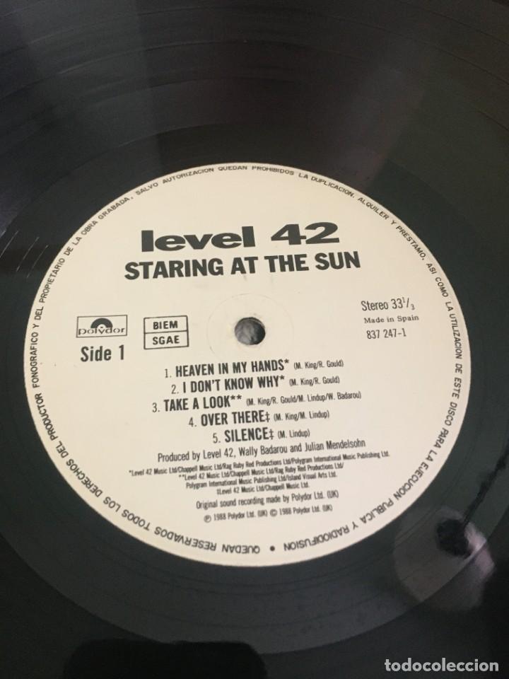 Discos de vinilo: Level 42 &lrm;&ndash; Staring At The Sun - Foto 5