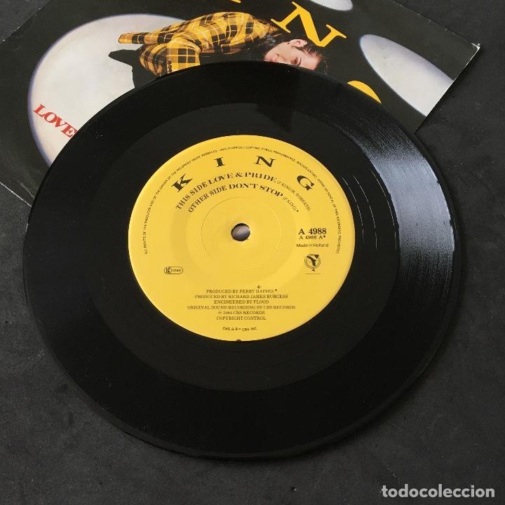 Discos de vinilo: VINILO SINGLE - KING - LOVE & PRIDE - A4988 CBS 1984 - Foto 3