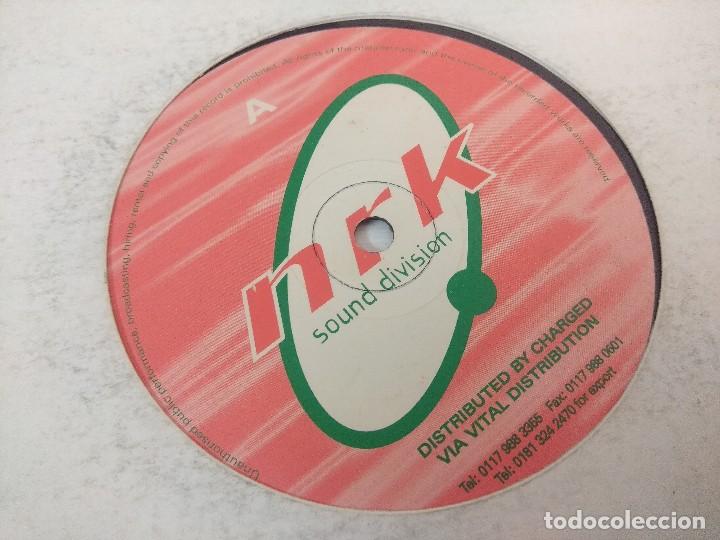 Discos de vinilo: THE PLASTIC AVENGERS/SIDEBURNS EP/VINILO. - Foto 3