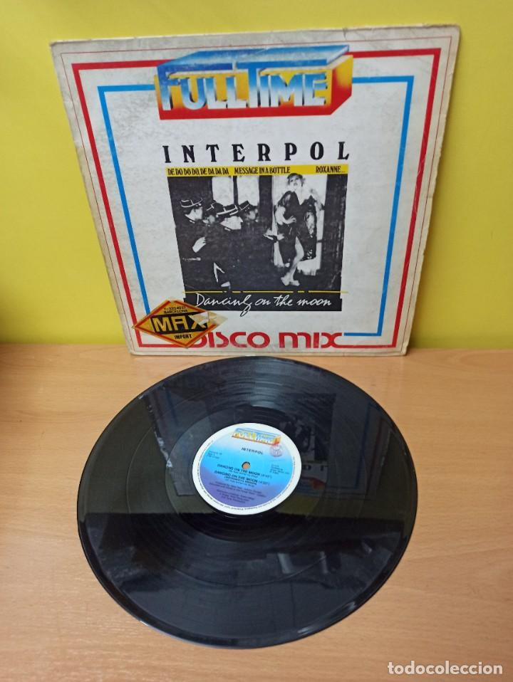 Discos de vinilo: DISCO DE VINILO MAXI SINGLE - INTERPOL - DANCING ON THE MOON - Foto 2
