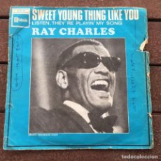 Discos de vinilo: RAY CHARLES - SWEET YOUNG THING LIKE YOU / LISTEN, THEY'RE PLAYIN' MY SONG . SINGLE. FRANCIA. Lote 328428478