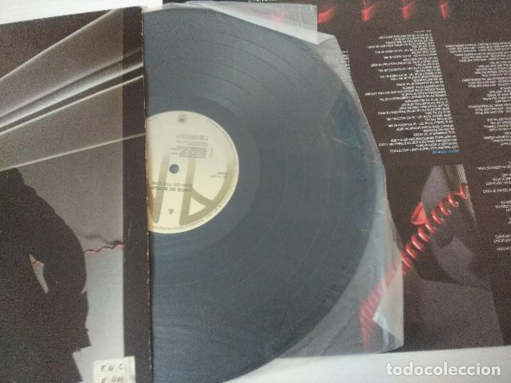 Discos de vinilo: CHRIS DE BURGH/MAN ON THE LINE/VINILO. - Foto 2