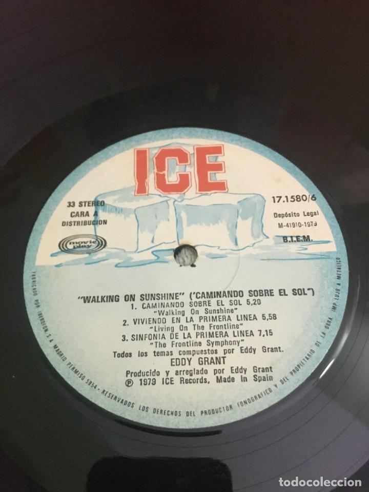 Discos de vinilo: Eddy Grant &lrm;&ndash; Walking On Sunshine = Caminando Sobre El Sol - Foto 4