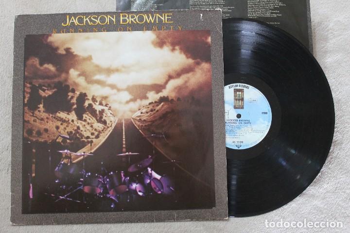 Discos de vinilo: JACKSON BROWNE RUNNING ON EMPTY LP VINYL MADE IN GERMANY1977 - Foto 1
