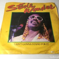 Discos de vinilo: STEVIE WONDER - I AIN'T GONNA STAND FOR IT / KNOCKS ME OFF MY FEET - 1976 UK. Lote 331770218