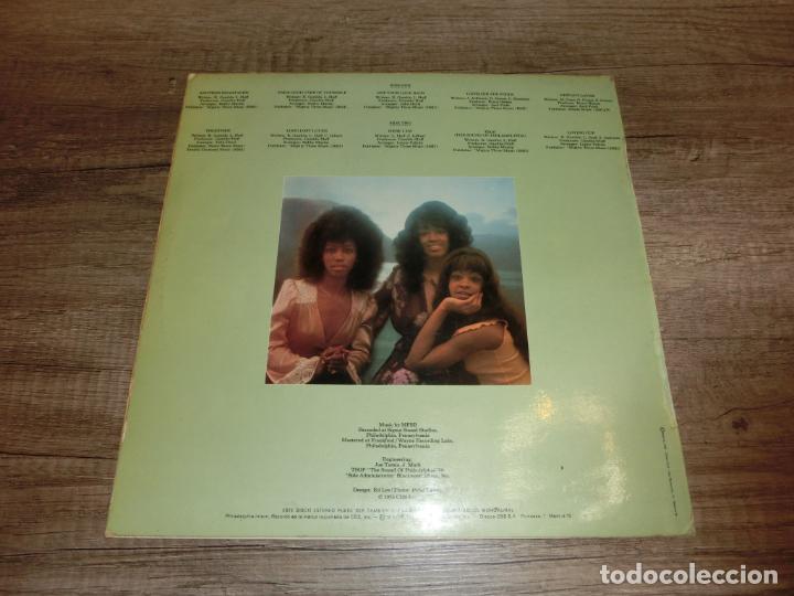 Discos de vinilo: THE THREE DEGREES - CON AMOR (WITH LOVE) (SPAIN 1975) - Foto 2