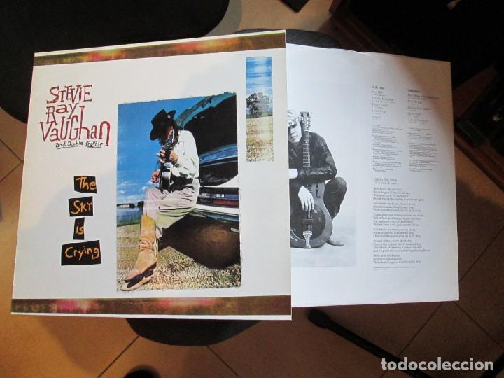 Discos de vinilo: Stevie Ray Vaughan - The Sky Is Crying LP - Foto 1