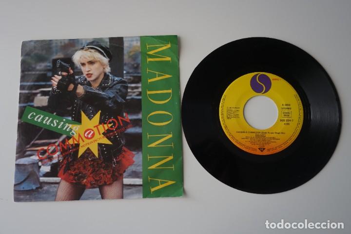 Discos de vinilo: MADONNA: Causing A Commotion. Single 7&rdquo; vinilo ALEM&Aacute;N - Foto 1