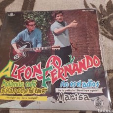 Discos de vinilo: ALFONSO Y FERNANDO ‎– MOLIENDO CAFÉ . EP 1961.. Lote 334219723