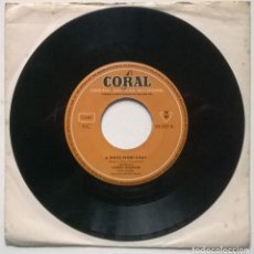 Discos de vinilo: JOHNNY DESMOND. JUST LOOKIN'/ A WHITE SPORT COAT. CORAL, DINAMARCA 1958 SINGLE. Lote 334391003