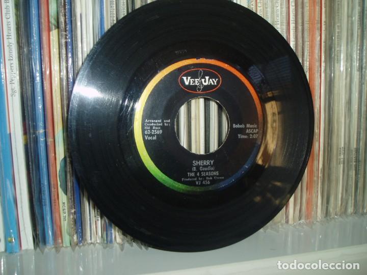 Discos de vinilo: THE 4 SEASONS SINGLE SHERRY VEEJAY USA - Foto 1