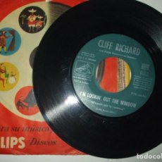 Discos de vinilo: CLIFF RICHARD DO YOU WANT TO DANCE + IM LOOKIN OUT THE WINDOW