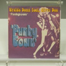 Discos de vinilo: DISCO VINILO MAXI. UPSIDE DOWN FEAT. JIVVY DEE – FUNKY TOWN. 45 RPM.. Lote 335254498