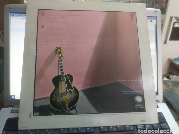 Discos de vinilo: Neil Young LP everybodys rockin holanda 1983 - Foto 2