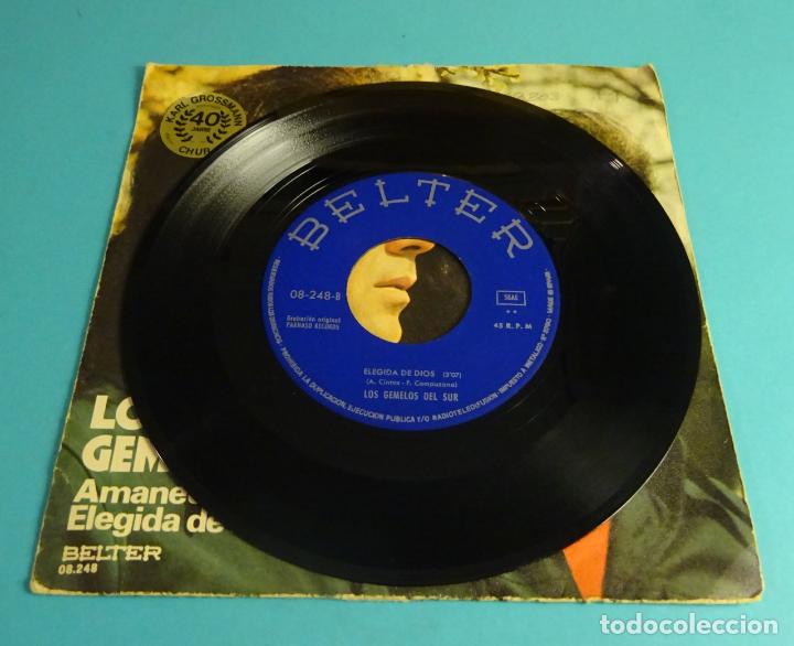 Discos de vinilo: LOS GEMELOS DEL SUR. AMANECI&Oacute; / ELEGIDA DE DIOS. SINGLE BELTER 1973 - Foto 3