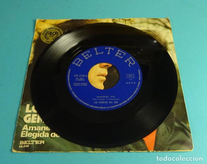 Discos de vinilo: LOS GEMELOS DEL SUR. AMANECI&Oacute; / ELEGIDA DE DIOS. SINGLE BELTER 1973 - Foto 4