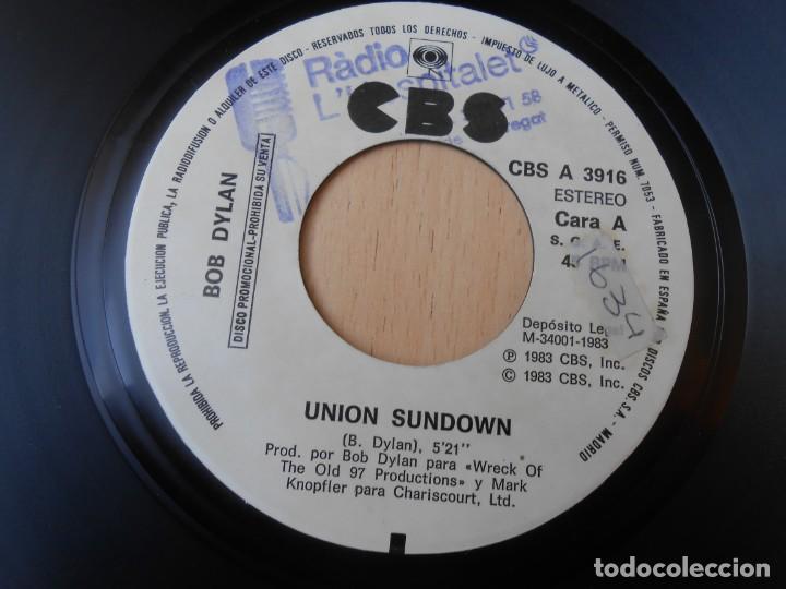 Discos de vinilo: BOB DYLAN, SG, UNION SUNDOWN, A&Ntilde;O 1983 PROMO - Foto 3