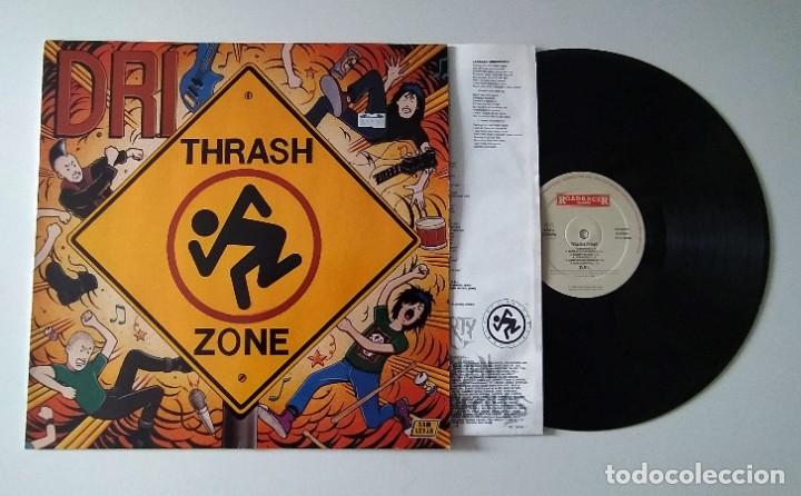 Discos de vinilo: LP D.R.I. - THRASH ZONE - Foto 3