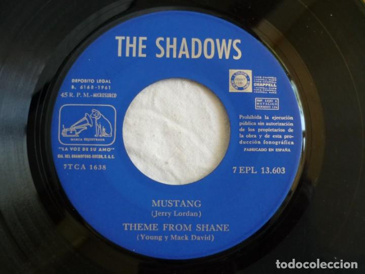 Discos de vinilo: 2 EPs vinilo The Shadows, Guitar Tango, Mustang, rock inter - Foto 5