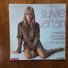 Discos de vinilo: SYLVIE VARTAN - LA MARITZA + UN P'TIT PEU BEAUCOUP + JOLIE POUPEE