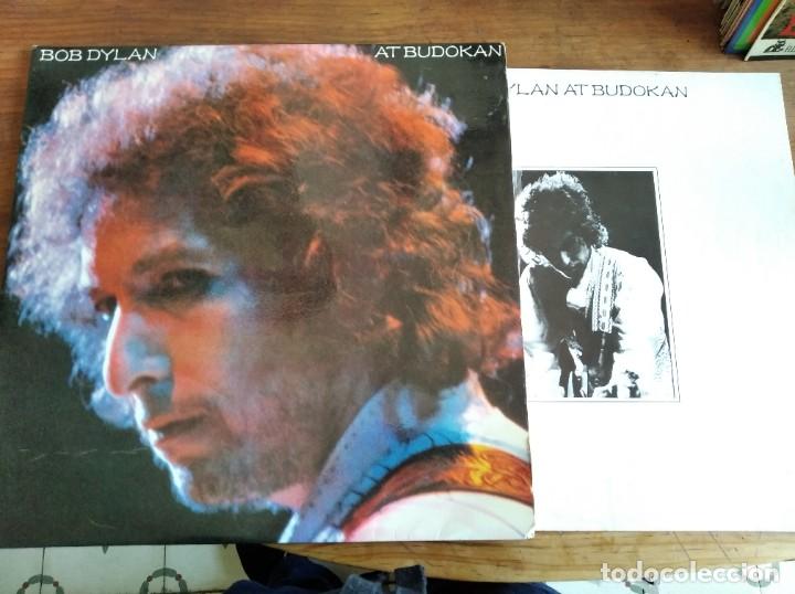 Discos de vinilo: BOB DYLAN - At Budokan ******** LP ESPA&Ntilde;OL GATEFOLD DOBL CON LIBRETO 1974 - Foto 1