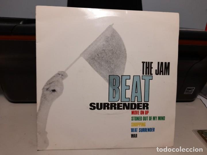 Discos de vinilo: DOBLE SINGLE DE THE JAM : BEAT SURRENDER - Foto 1
