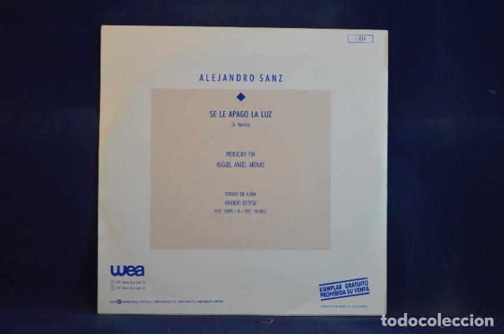 Discos de vinilo: ALEJANDRO SANZ - SE LE APAGO LA LUZ - SINGLE - Foto 2