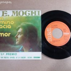 Discos de vinilo: J. E. MOCHI / UN CAMINO HACIA EL AMOR / SINGLE 7 PULGADAS. Lote 339260778