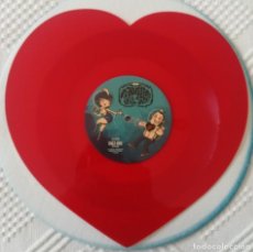 Discos de vinilo: 2XEP TRAVELERS ALLSTARS - LOVE IN THE STARS (10”, SHAPE, LTD, NUM, RED + 7”, RED)2022 MÉXICO. Lote 339550018