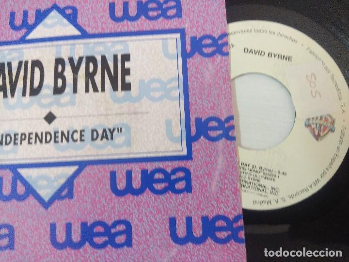 Discos de vinilo: DAVID BYRNE/INDEPENDENCE DAY/SINGLE PROMOCIONAL. - Foto 2