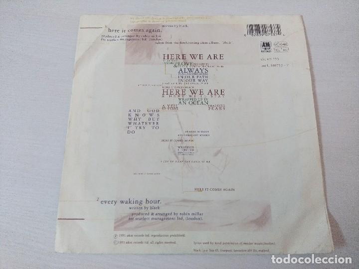 Discos de vinilo: BLACK/HERE IT COMES AGAIN/SINGLE. - Foto 3