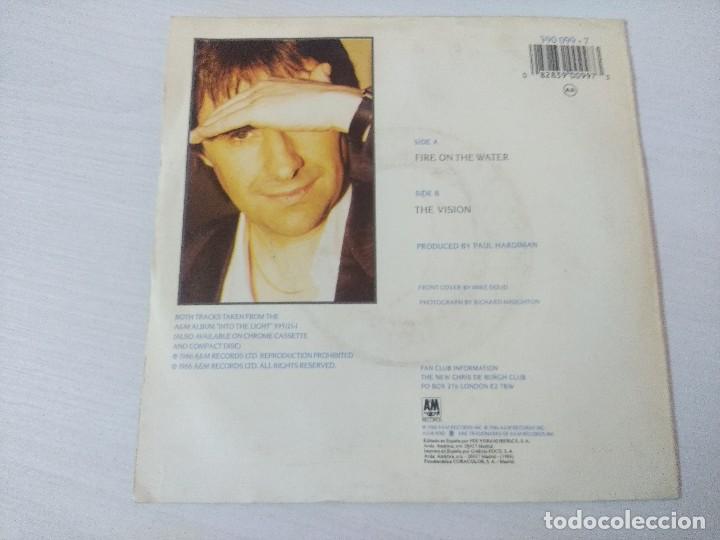 Discos de vinilo: CHRIS DE BURGH/FIRE ON THE WATER/SINGLE. - Foto 3