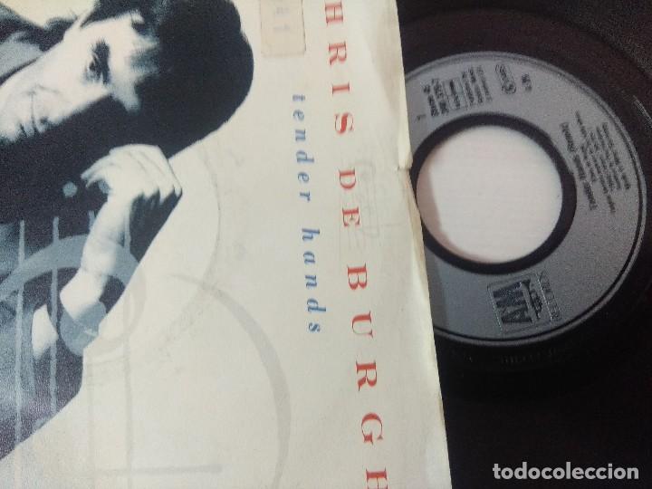 Discos de vinilo: CHRIS DE BURGH/TENDER HANDS/SINGLE. - Foto 2